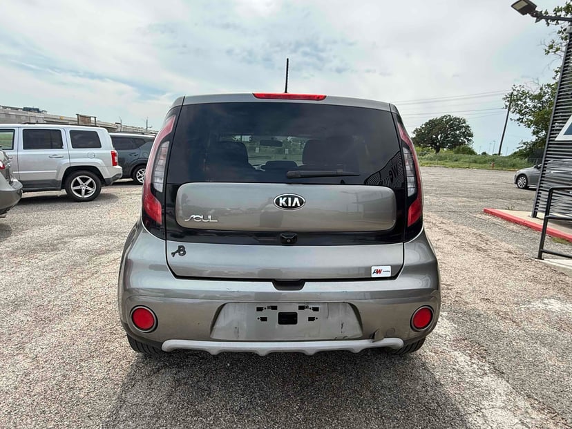 2019 Kia Soul - Image 2