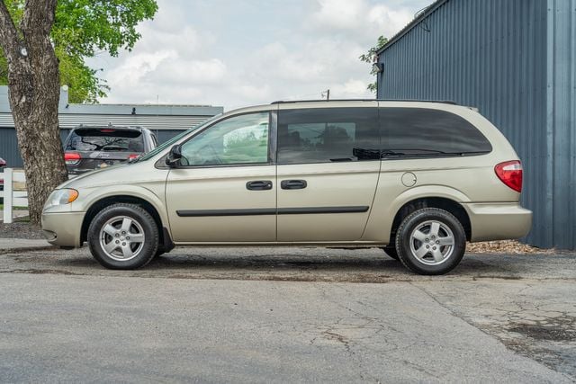 2005 Dodge Caravan/Grand Caravan - Image 1