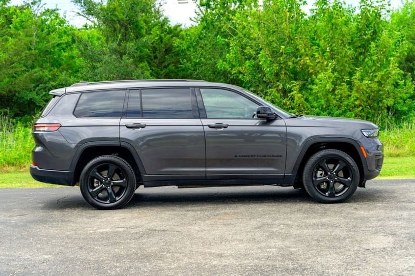 2023 Jeep Grand Cherokee L - Image 3