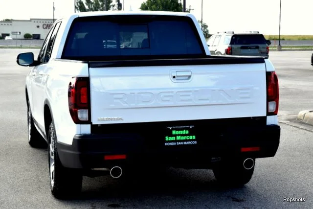 2026 Honda Ridgeline RTL 4D Crew Cab Platinum White Pearl - Image 3