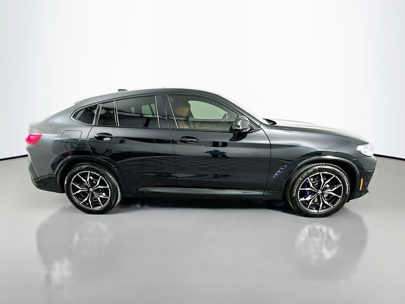 2022 BMW X4 M40i 4D Sport Utility Black - Image 3