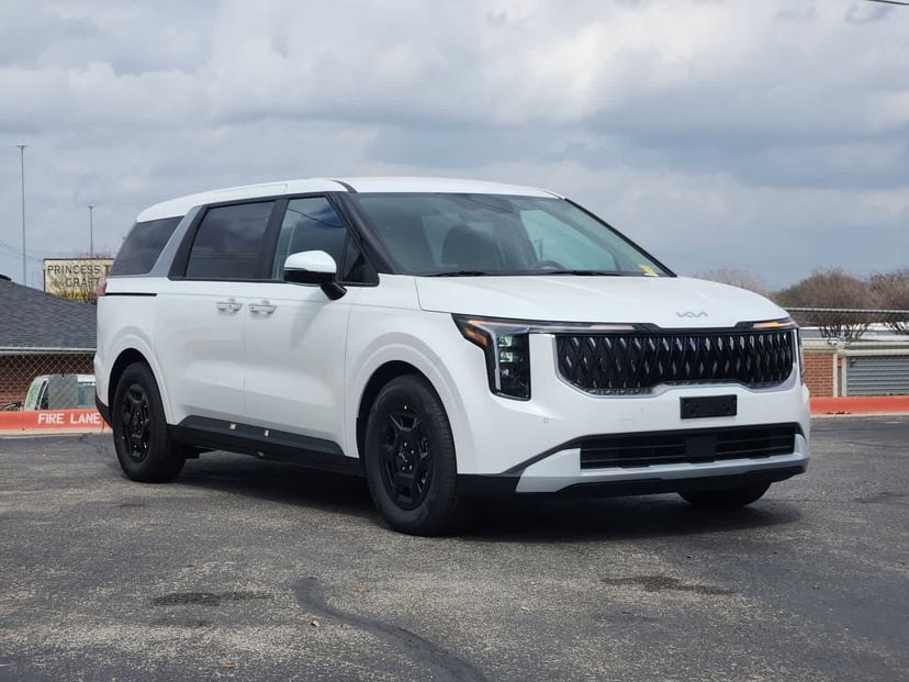 2026 Kia Carnival - Image 1