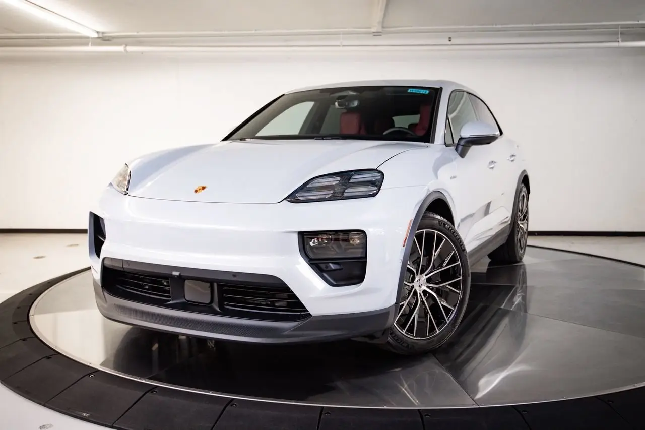 2026 Porsche Macan Electric - Image 1