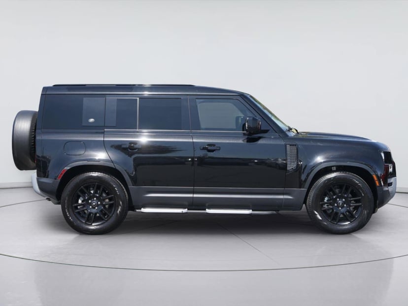 2023 Land Rover Defender - Image 2