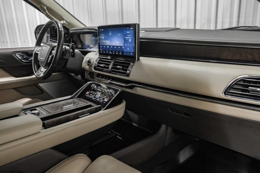 2022 Lincoln Navigator Reserve L - Image 3