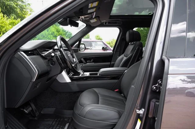 2026 Land Rover Range Rover - Image 3