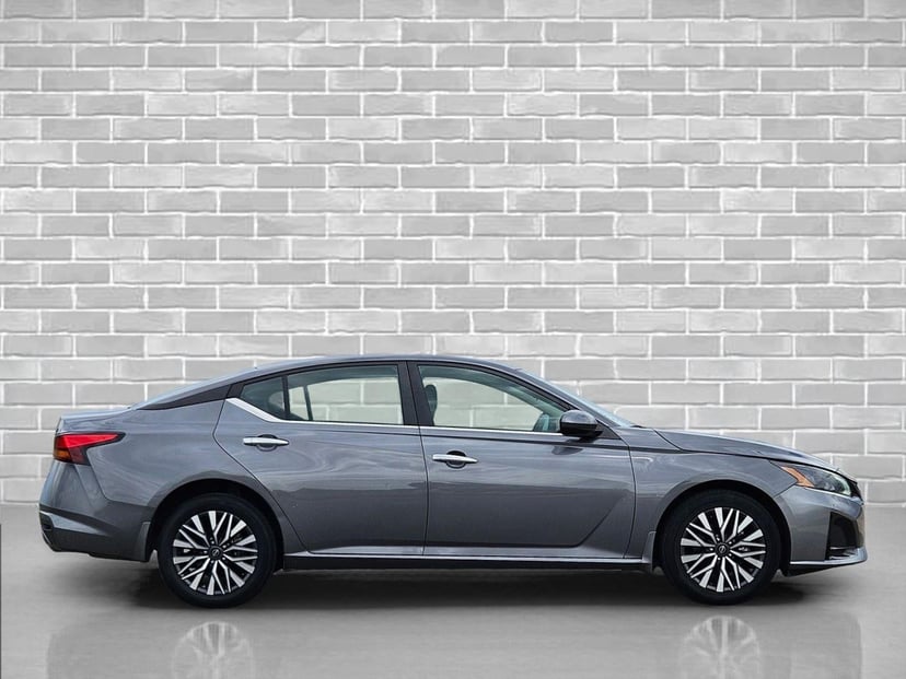 2024 Nissan Altima - Image 2