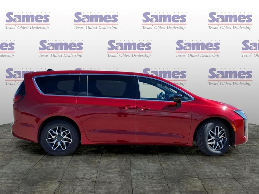 2027 Chrysler Pacifica - Image 3