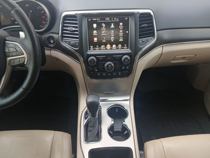 2017 Jeep Grand Cherokee - Image 3