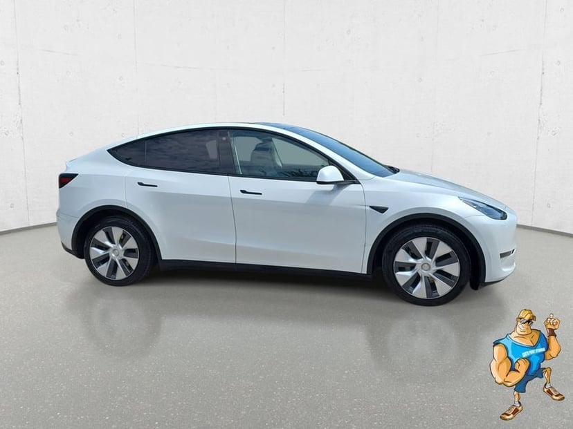 2023 Tesla Model Y - Image 3