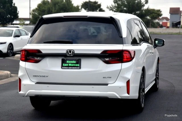 2026 Honda Odyssey - Image 3