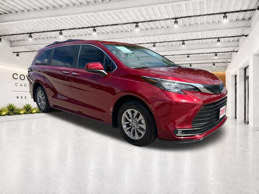 2025 Toyota Sienna - Image 1