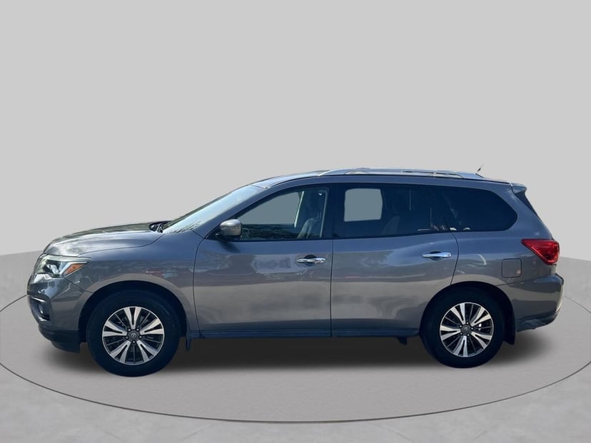 2017 Nissan Pathfinder - Image 2