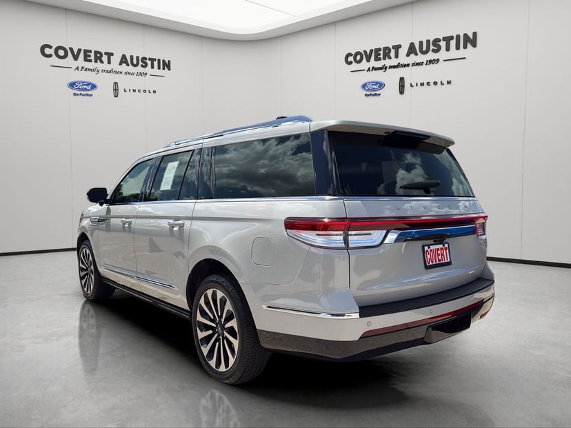 2022 Lincoln Navigator L - Image 2