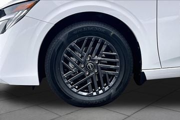 2026 Nissan Sentra - Image 2