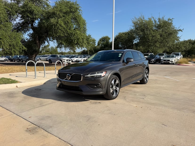 2025 Volvo V60 Cross Country - Image 1