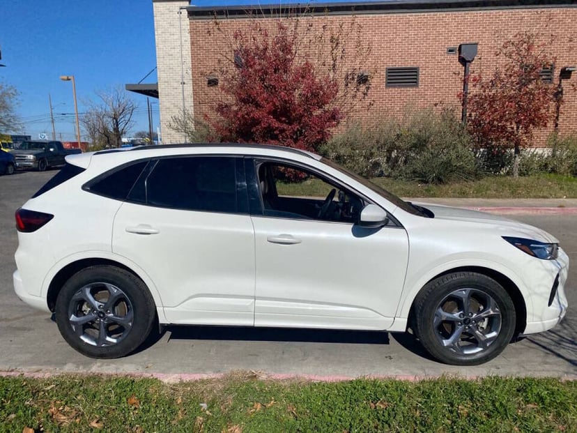 2023 Ford Escape - Image 1