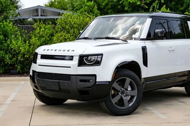 2026 Land Rover Defender - Image 2