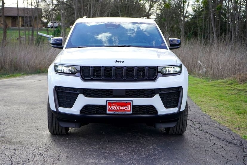 2026 Jeep Grand Cherokee - Image 3