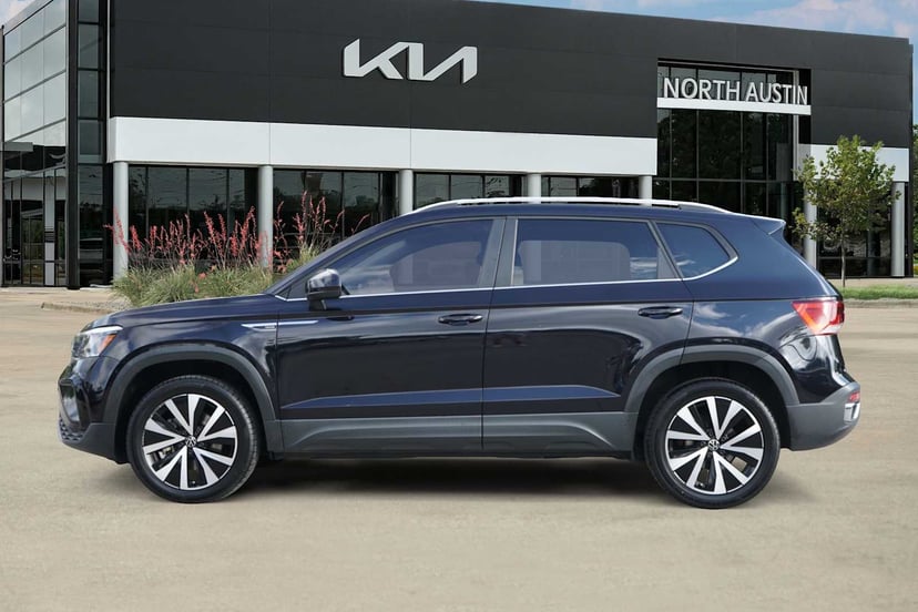 2022 Volkswagen Taos - Image 2