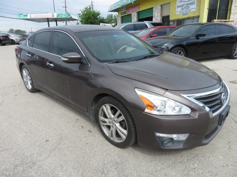 2013 Nissan Altima - Image 1