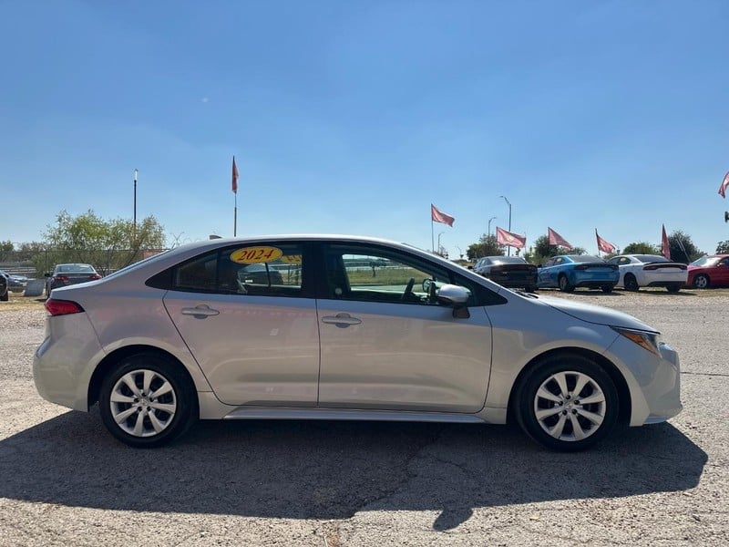 2024 Toyota Corolla LE - Image 3