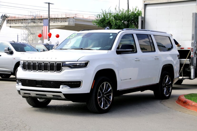 2023 Jeep Wagoneer - Image 2