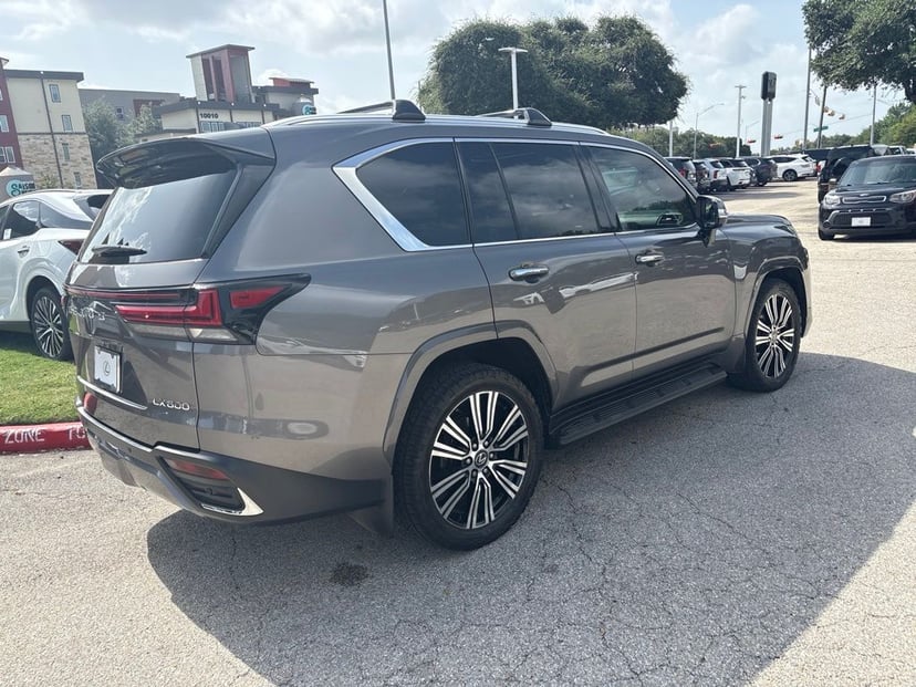 2022 Lexus LX - Image 3