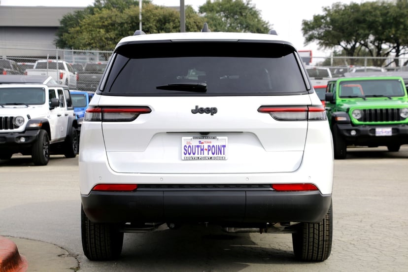 2025 Jeep Grand Cherokee L - Image 3