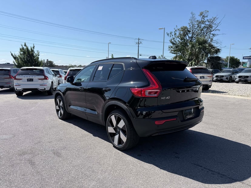 2023 Volvo XC40 Recharge - Image 3
