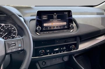 2026 Nissan Rogue - Image 2