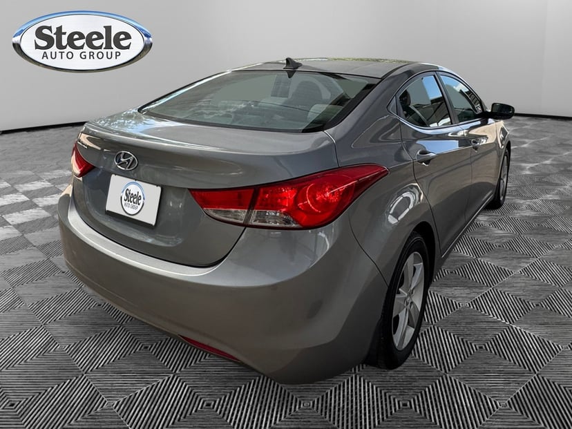 2013 Hyundai Elantra - Image 3