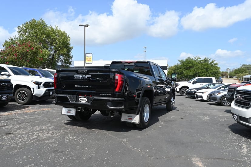 2026 GMC Sierra 3500 HD - Image 2