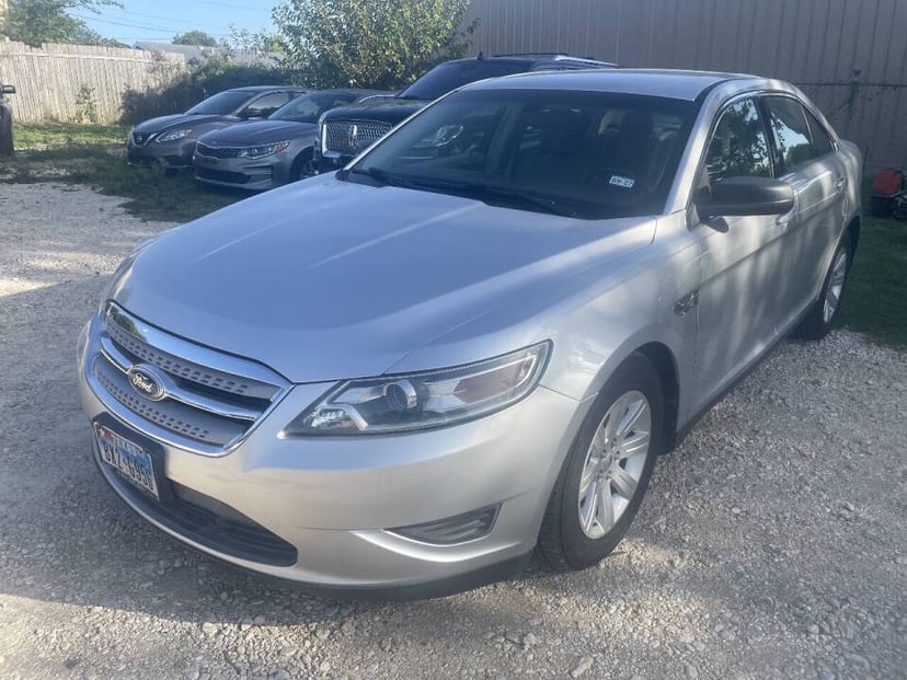 2010 Ford Taurus - Image 1