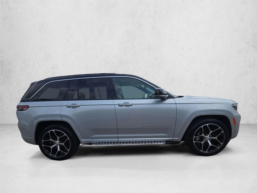 2025 Jeep Grand Cherokee - Image 2