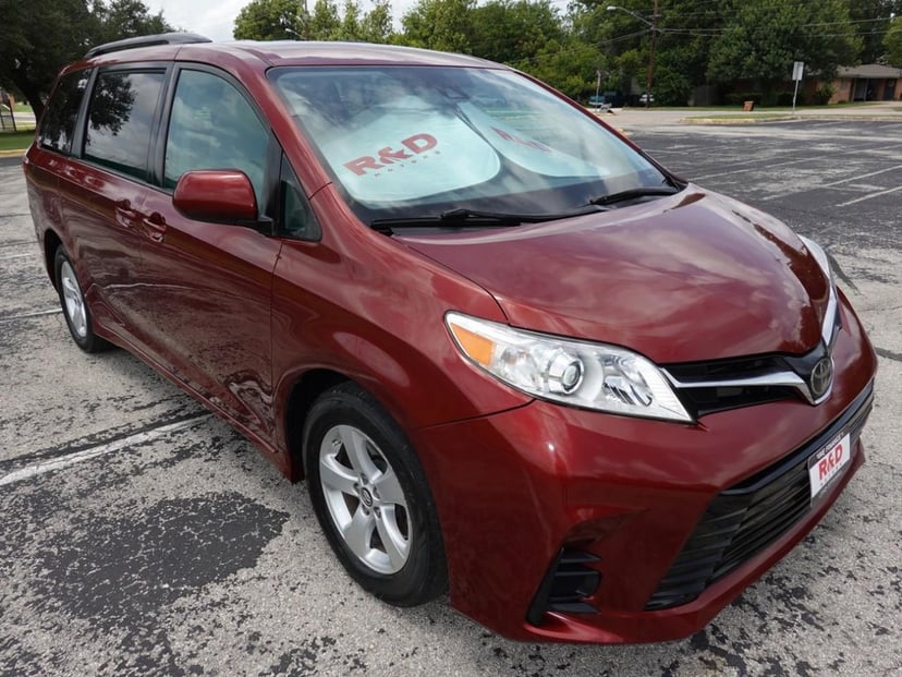 2018 Toyota Sienna - Image 1