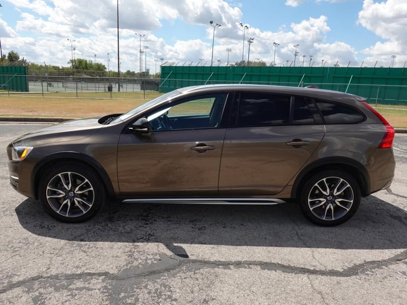 2016 Volvo V60 Cross Country - Image 2