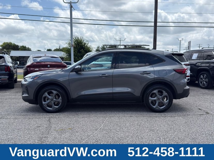 2025 Ford Escape - Image 2