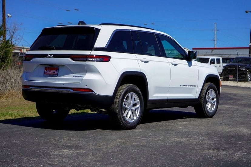 2026 Jeep Grand Cherokee - Image 3