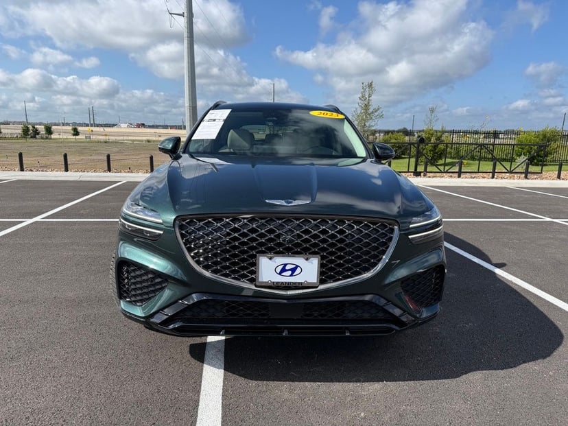 2023 Genesis GV70 - Image 3