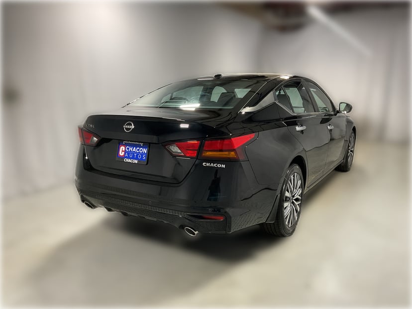 2025 Nissan Altima - Image 3