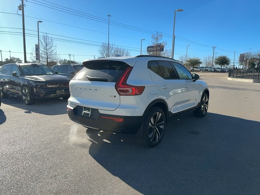 2026 Volvo XC40 - Image 2