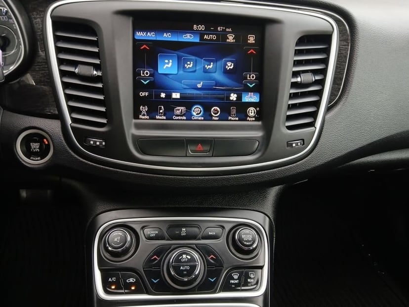 2015 Chrysler 200 - Image 3