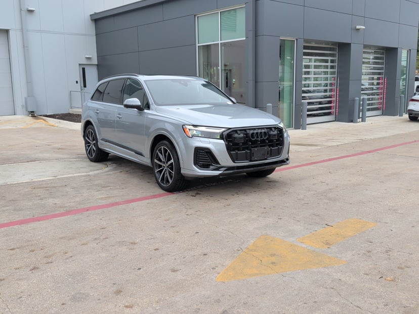 2025 Audi Q7 - Image 1