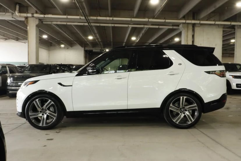 2026 Land Rover Discovery - Image 2