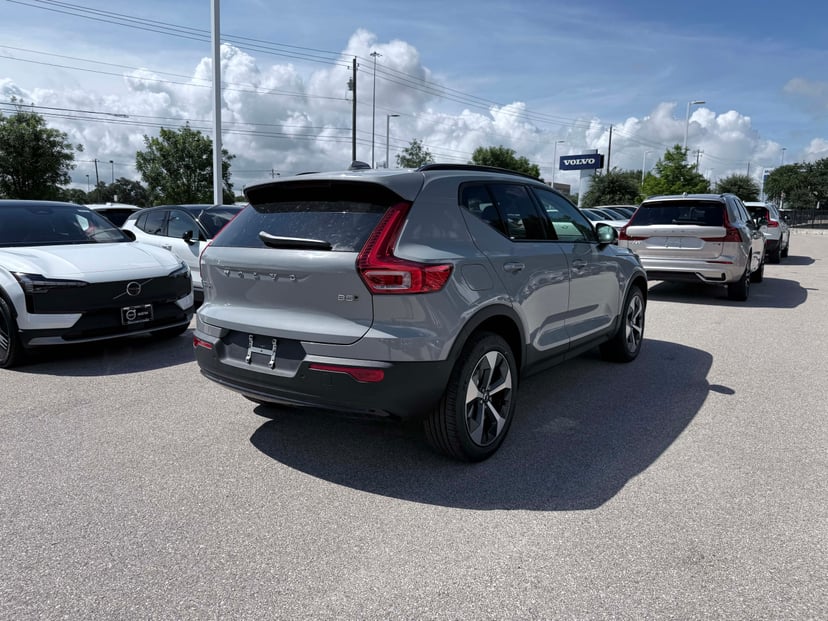2026 Volvo XC40 - Image 3