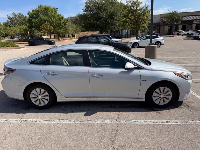 2017 Hyundai Sonata Hybrid - Image 1