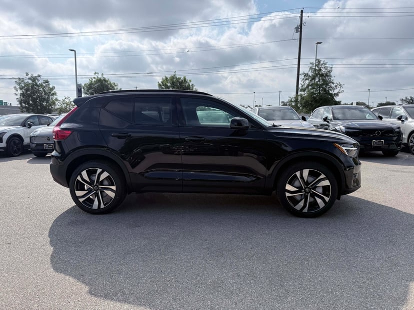 2026 Volvo XC40 - Image 2