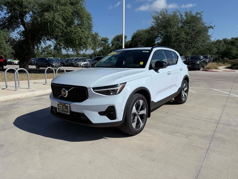 2026 Volvo XC40 - Image 1