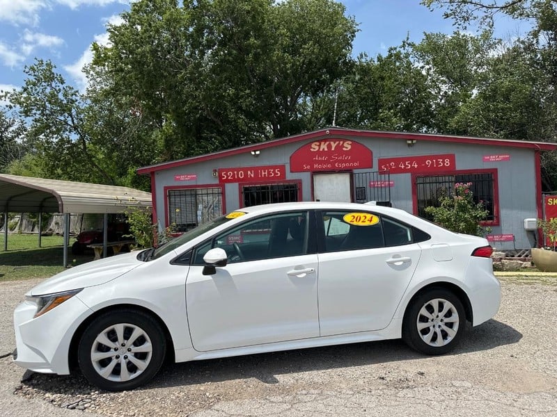 2024 Toyota Corolla LE - Image 3